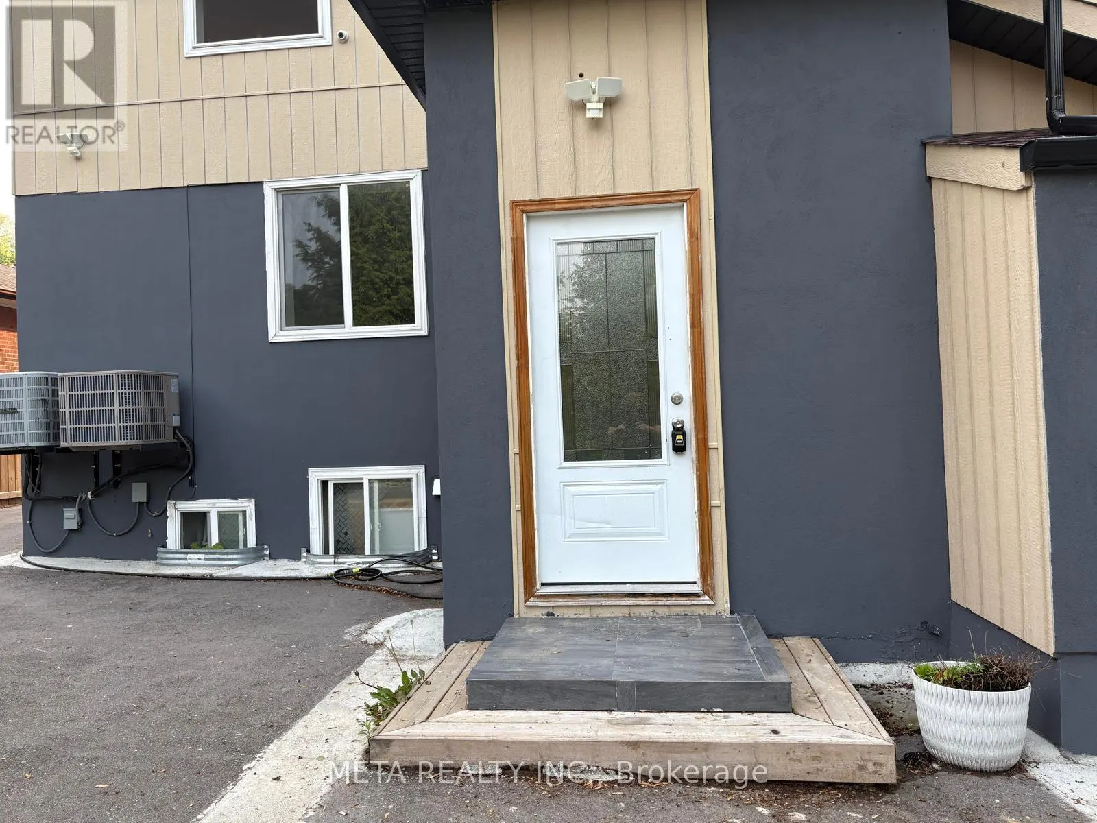 UNIT 2 - 35 DUNCOMBE BOULEVARD