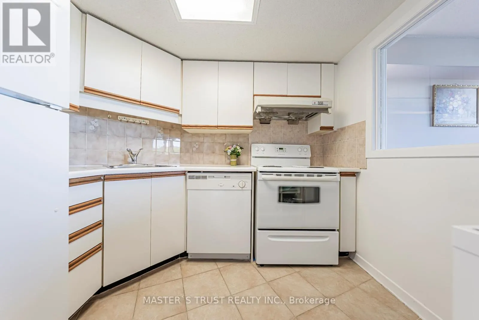507 - 150 ALTON TOWERS CIRCLE