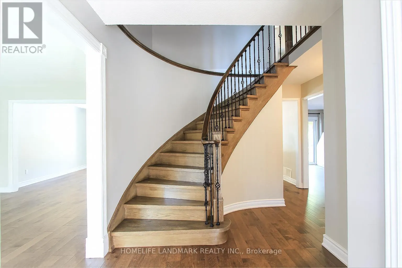 241 LAKE DRIVEWAY DRIVE W