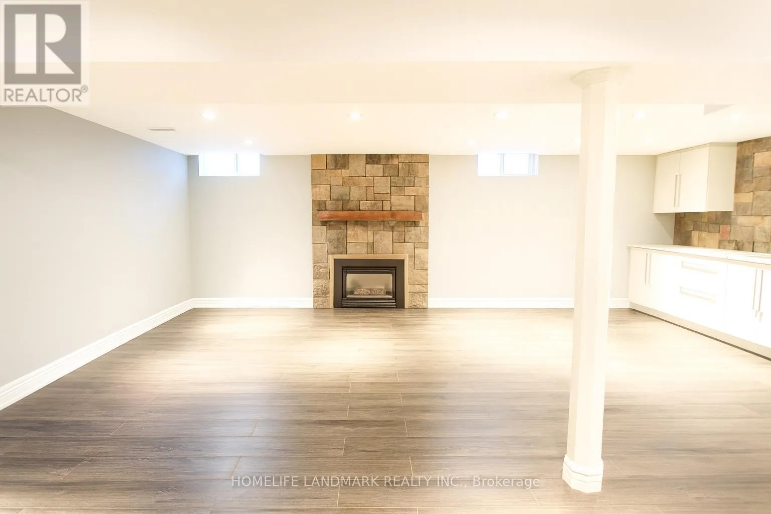 241 LAKE DRIVEWAY DRIVE W