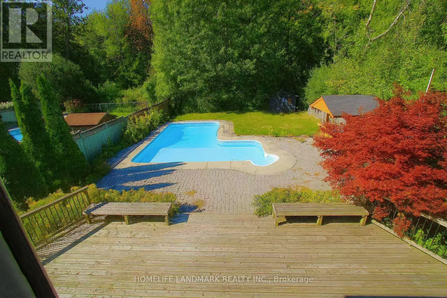 241 LAKE DRIVEWAY DRIVE W