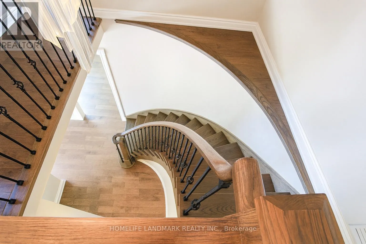 241 LAKE DRIVEWAY DRIVE W