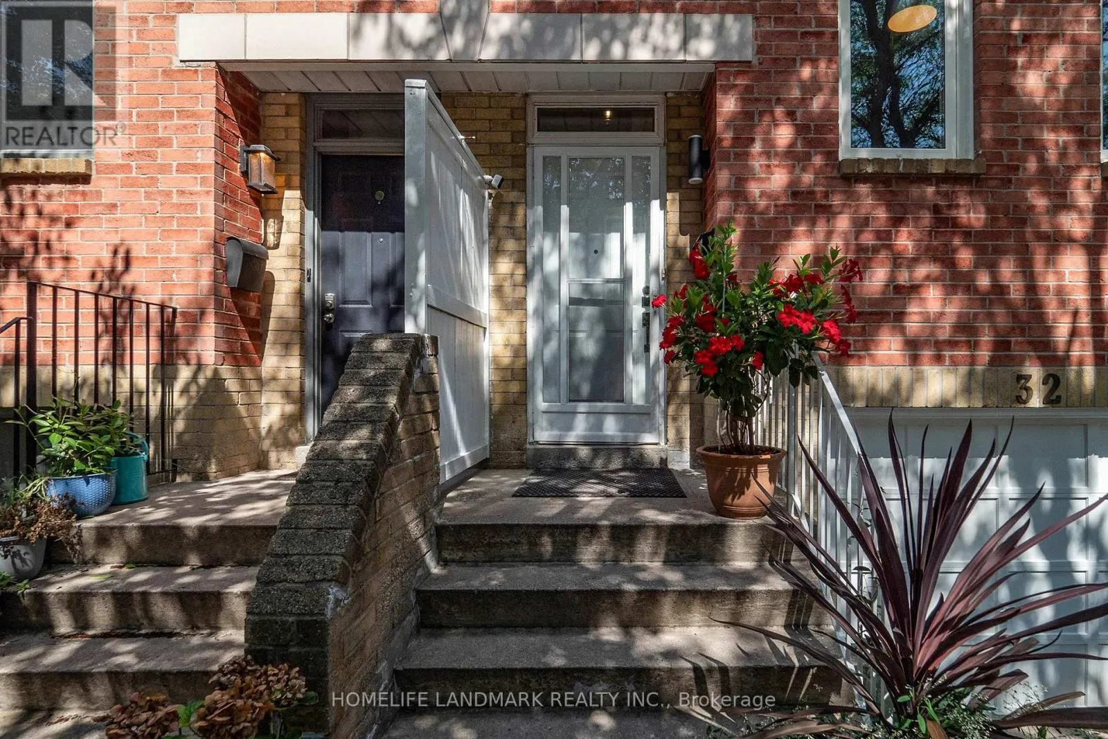 32 COATSWORTH CRESCENT