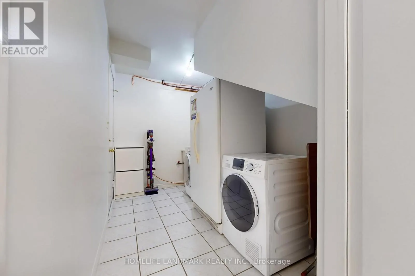 32 COATSWORTH CRESCENT