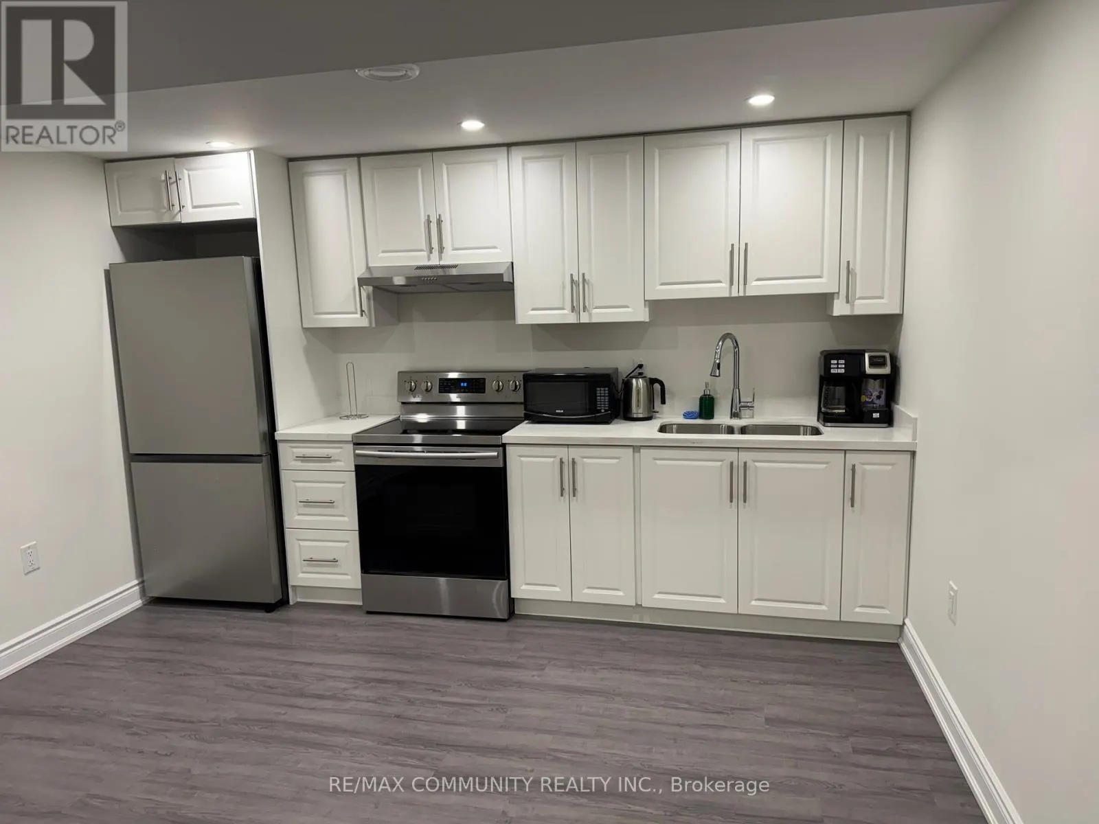 33 DECOURCY-IRELAND CIRCLE