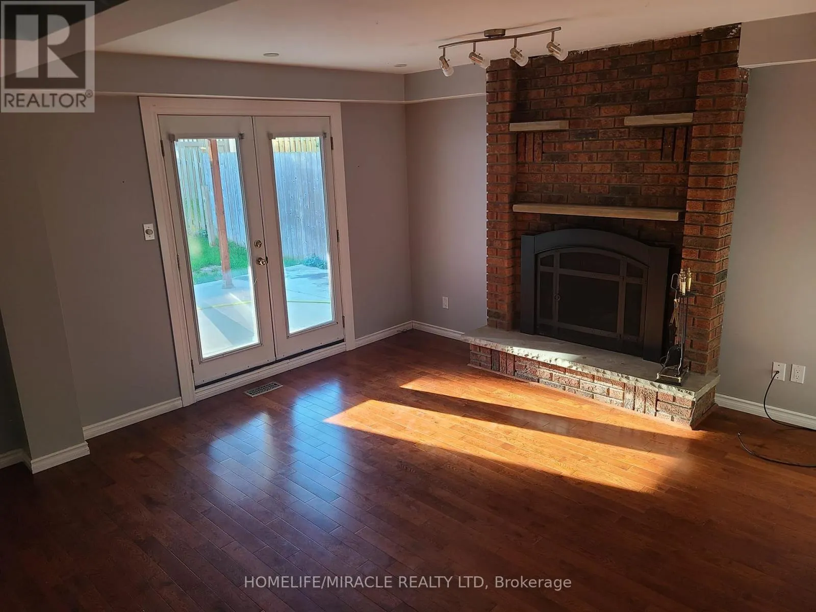 431 GRANGE COURT