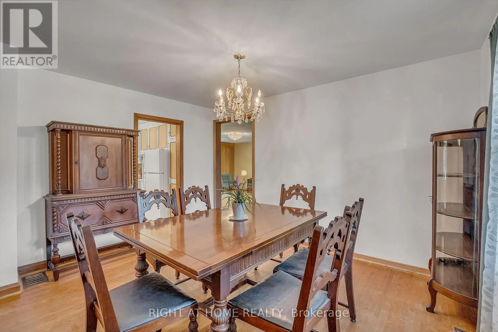 356 CONLIN ROAD E