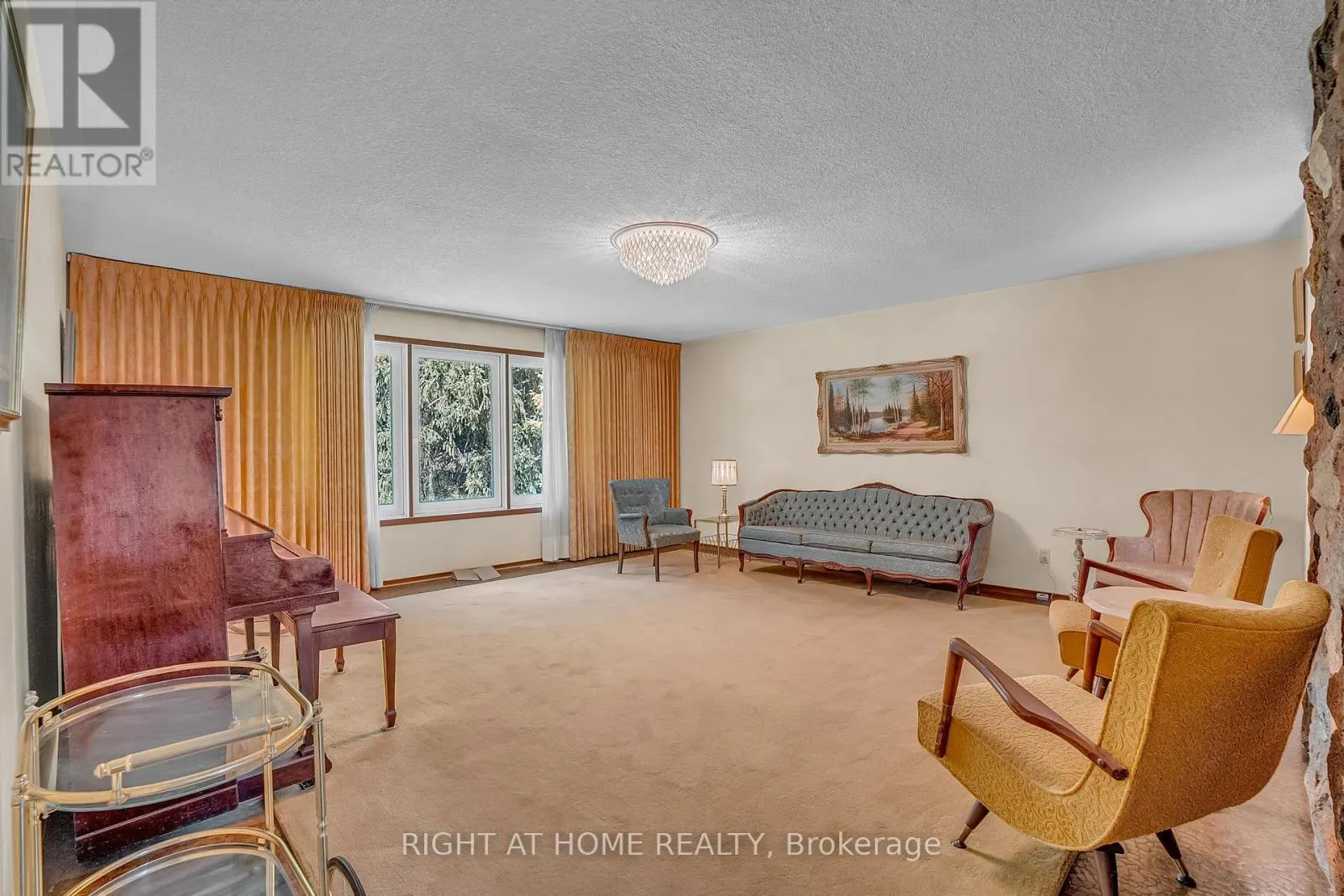 356 CONLIN ROAD E