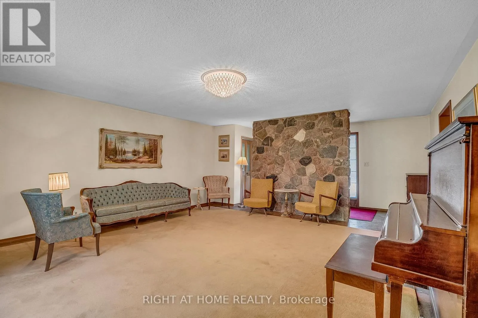 356 CONLIN ROAD E