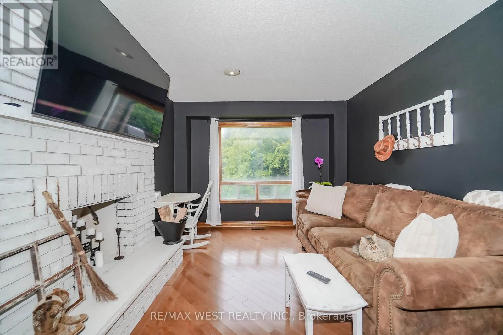 354 BLACKTHORN STREET