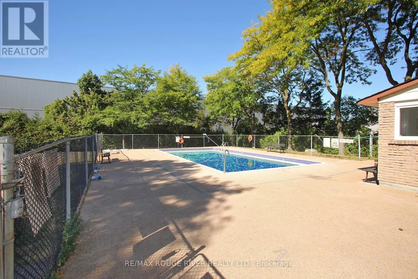 15 - 1330 TROWBRIDGE DRIVE