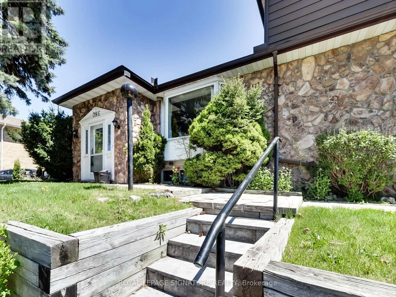 1 KENCLIFF CRESCENT