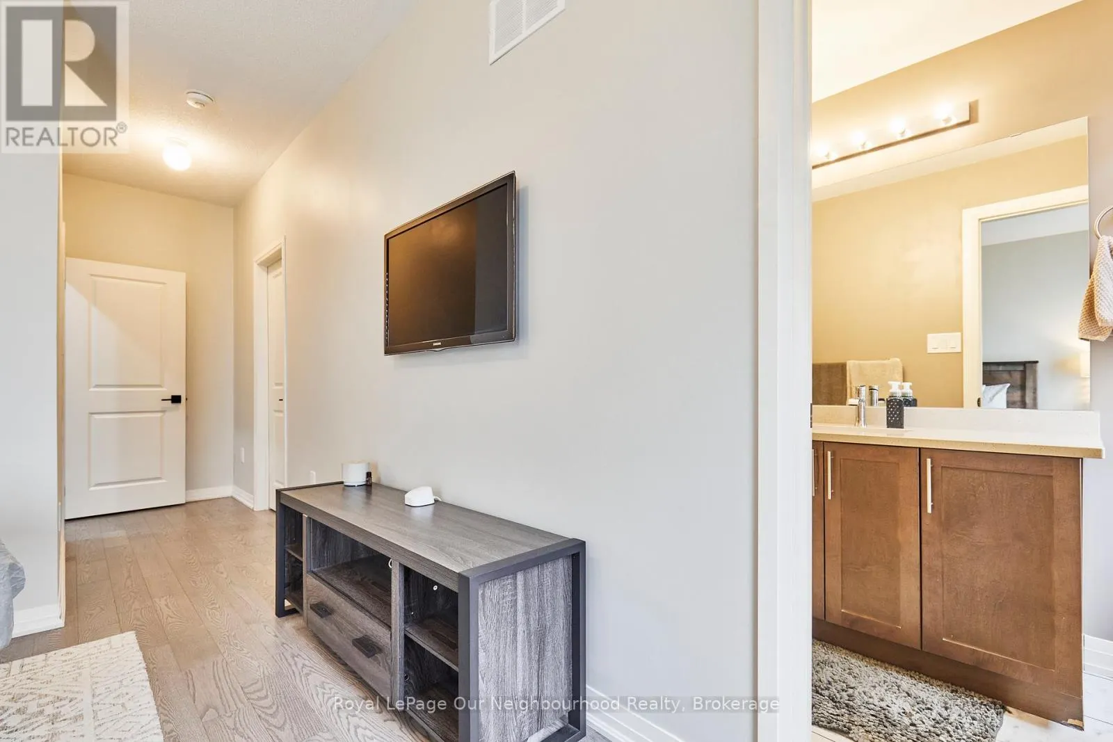 28 CLARINGTON BOULEVARD