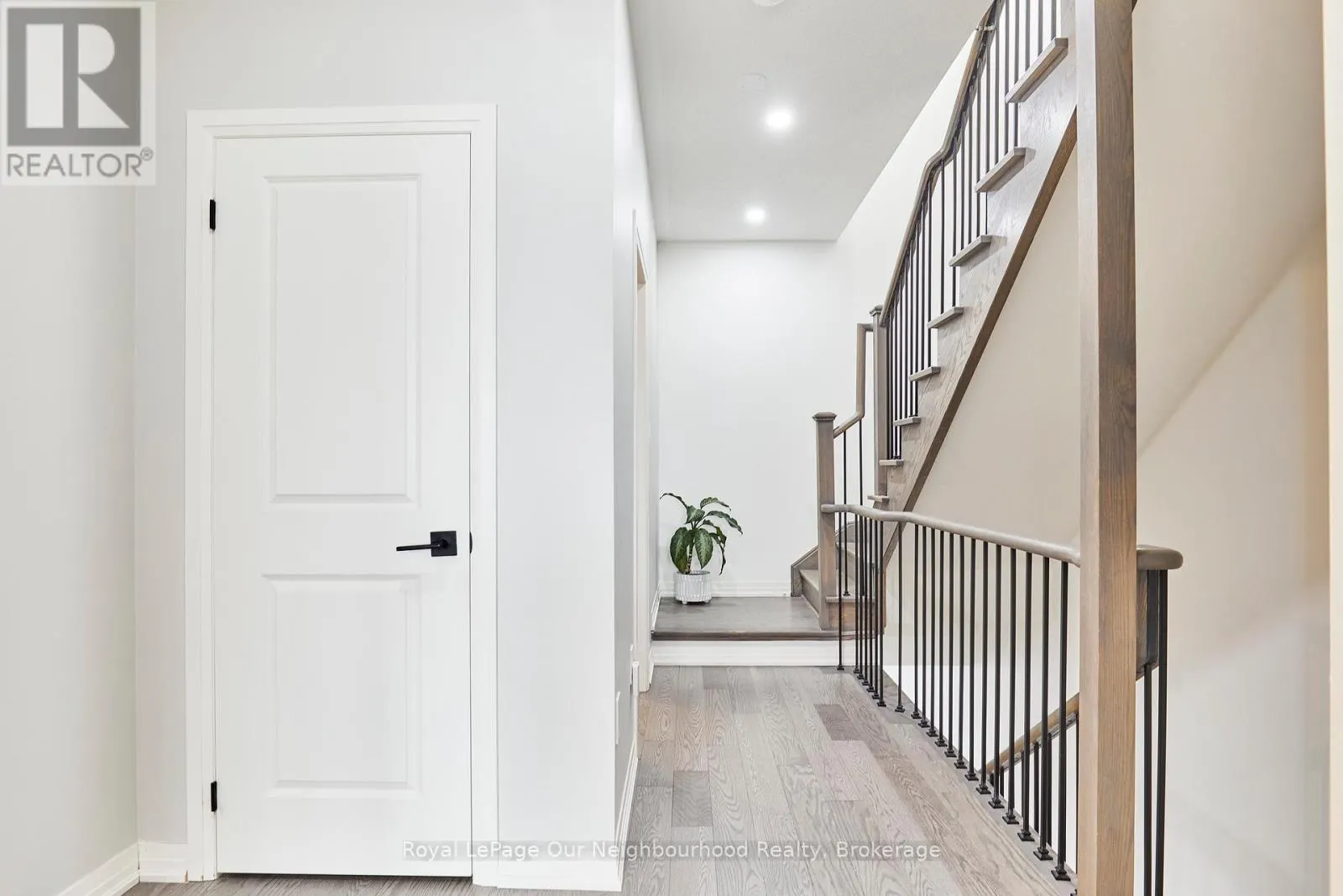 28 CLARINGTON BOULEVARD