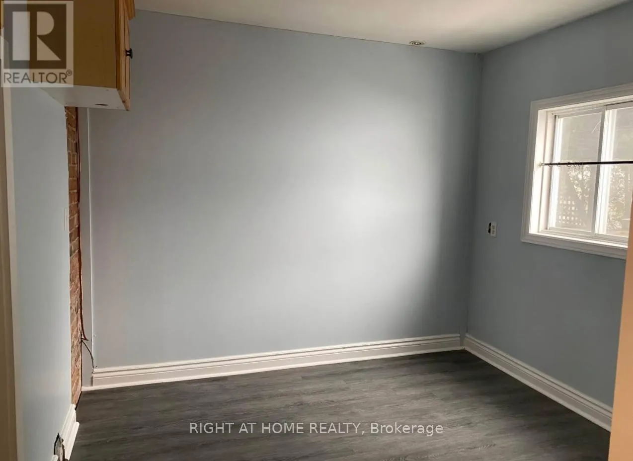 UPPER LEVEL - 1145 BROCK STREET S
