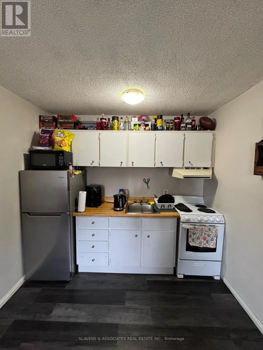 10 - 45 KING AVENUE W
