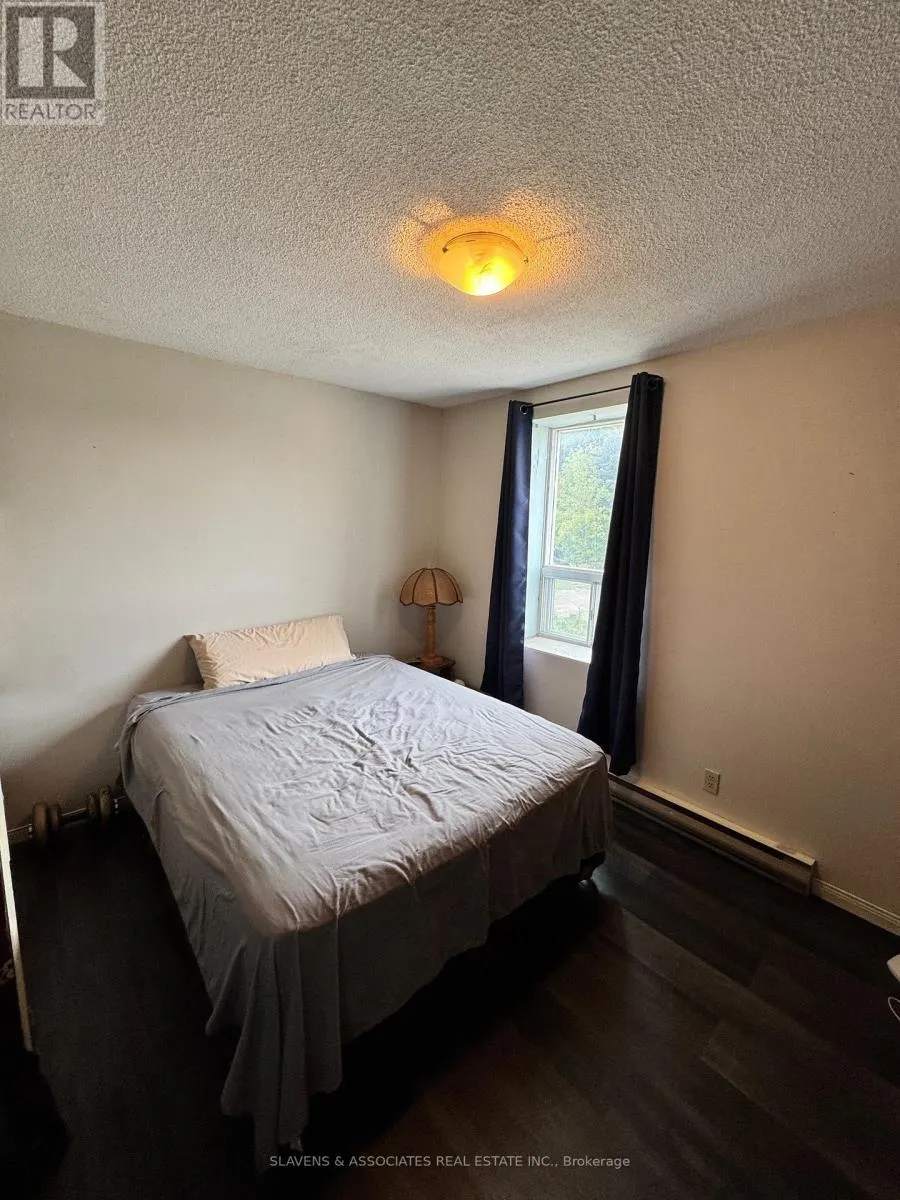 10 - 45 KING AVENUE W