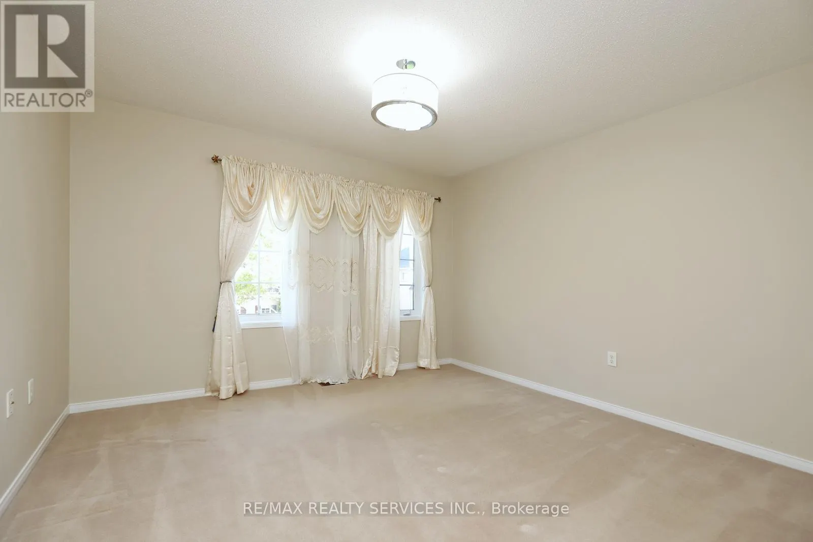 17 BALLANTYNE DRIVE