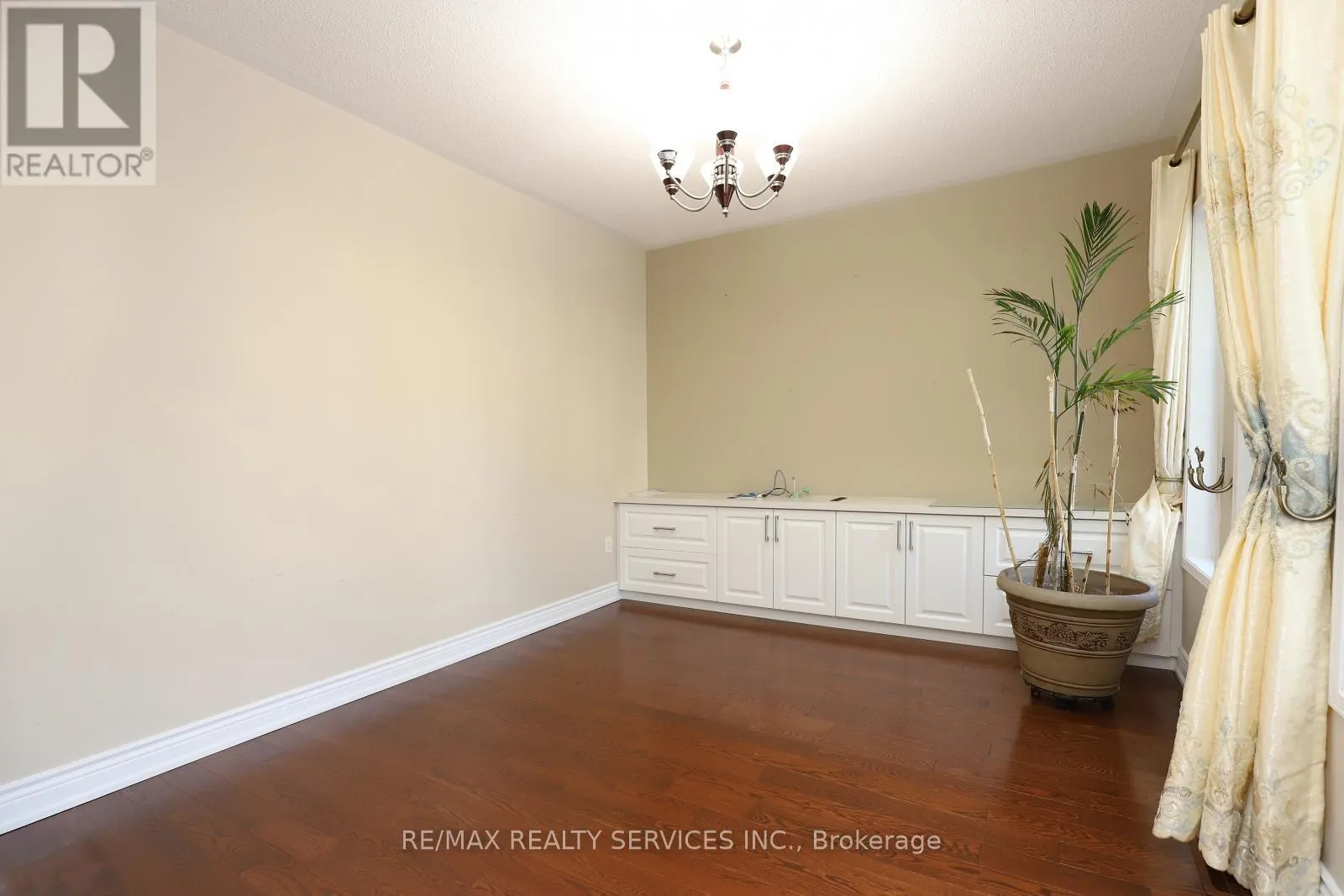 17 BALLANTYNE DRIVE