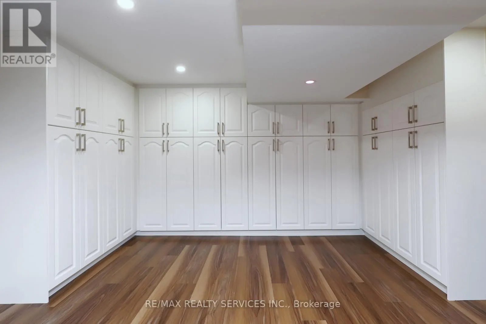 17 BALLANTYNE DRIVE