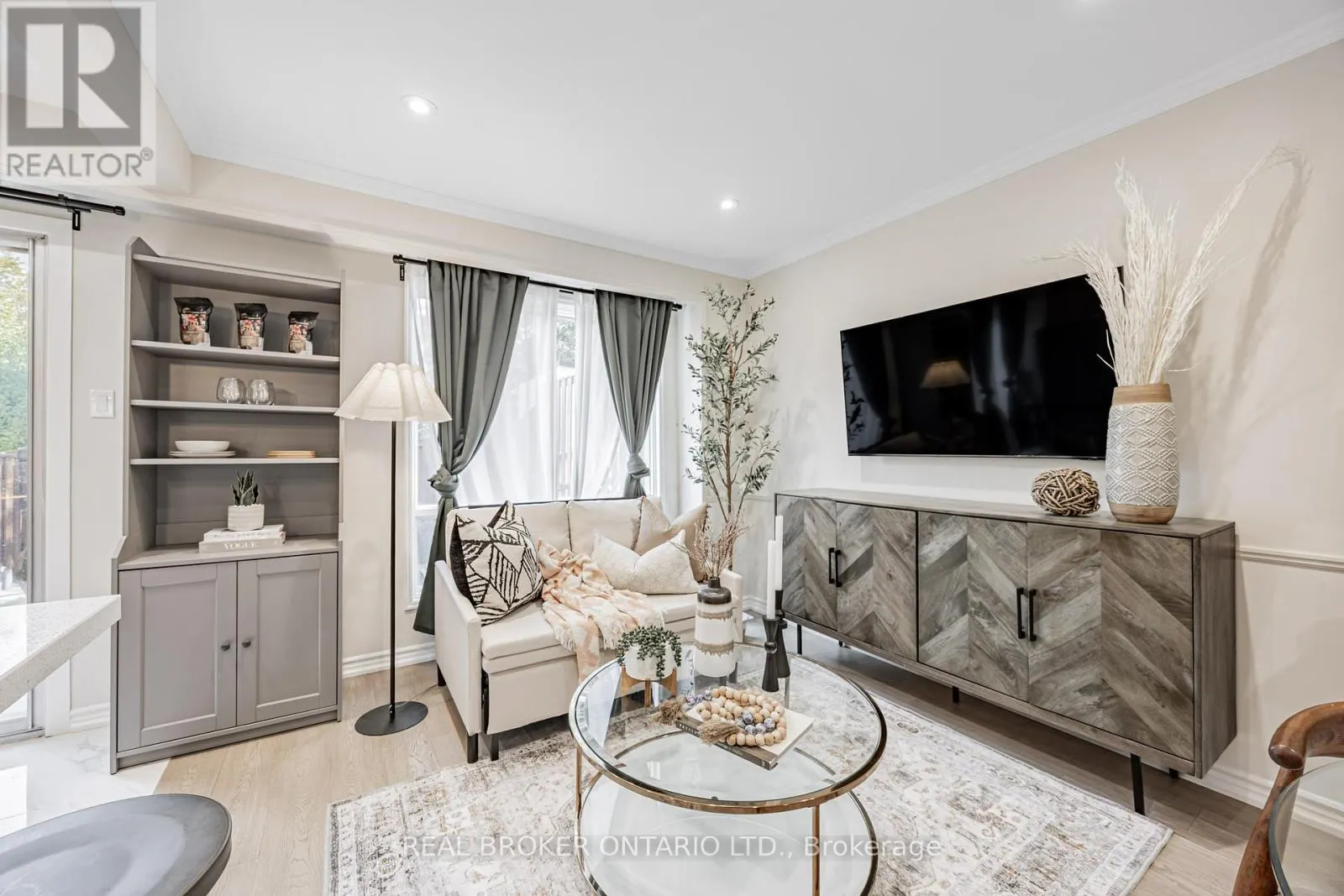 20 - 30 DUNDALK DRIVE