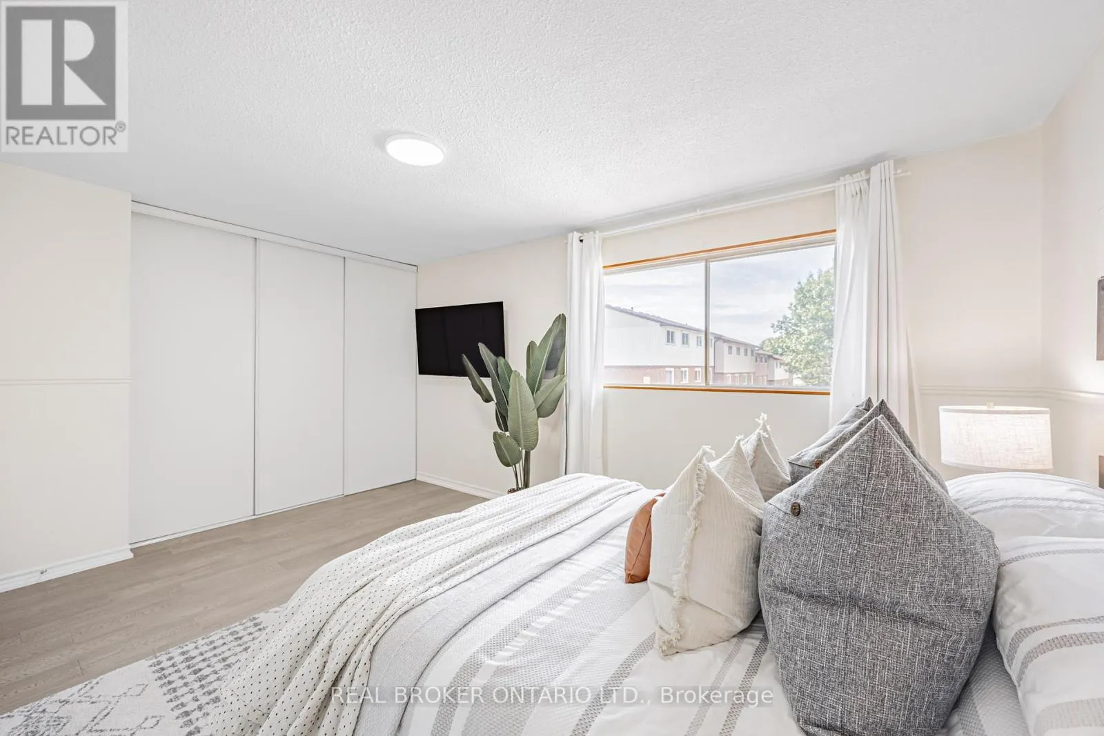 20 - 30 DUNDALK DRIVE