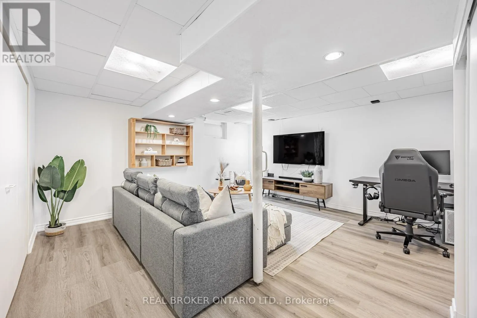20 - 30 DUNDALK DRIVE