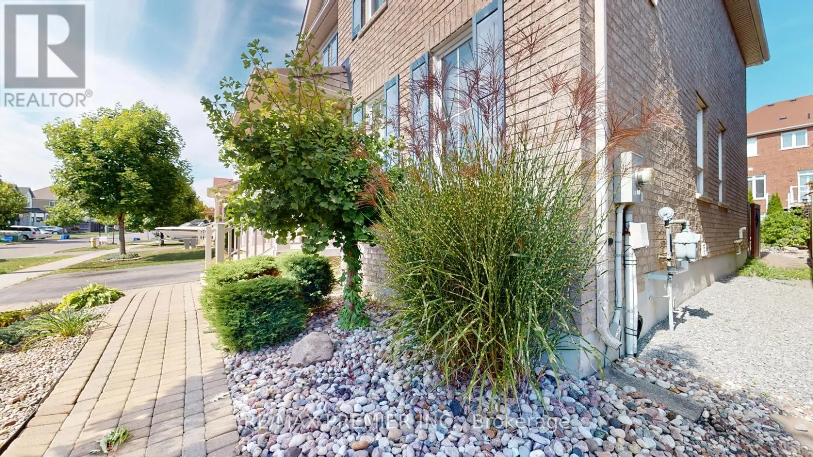 2307 PILGRIM SQUARE