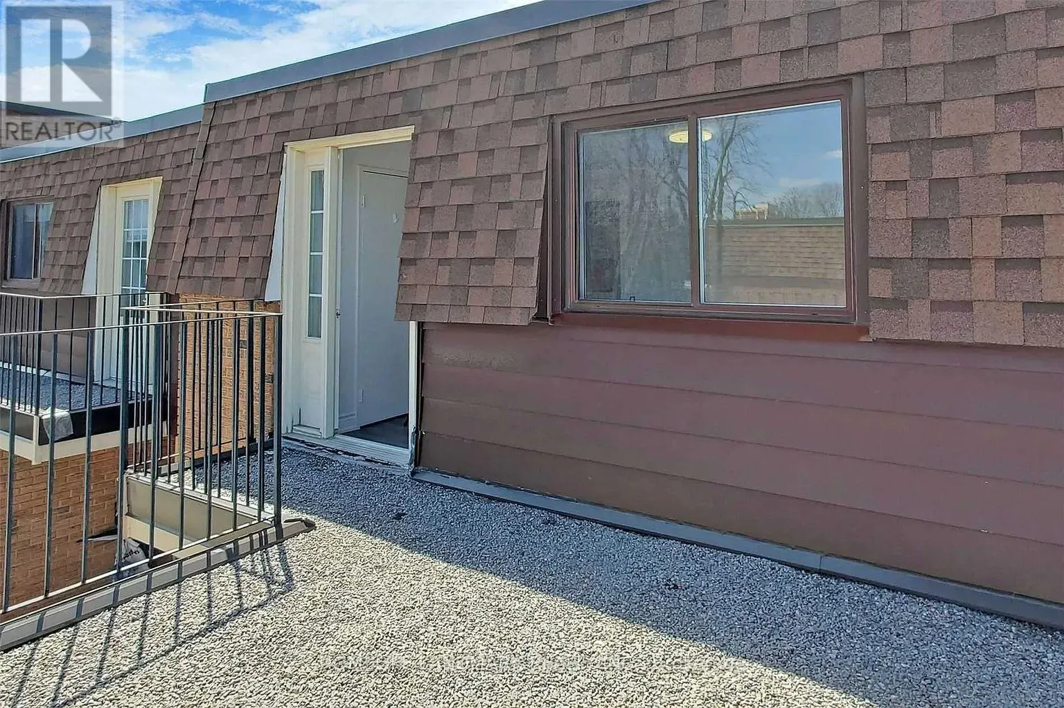 314 SPRUCEWOOD COURT