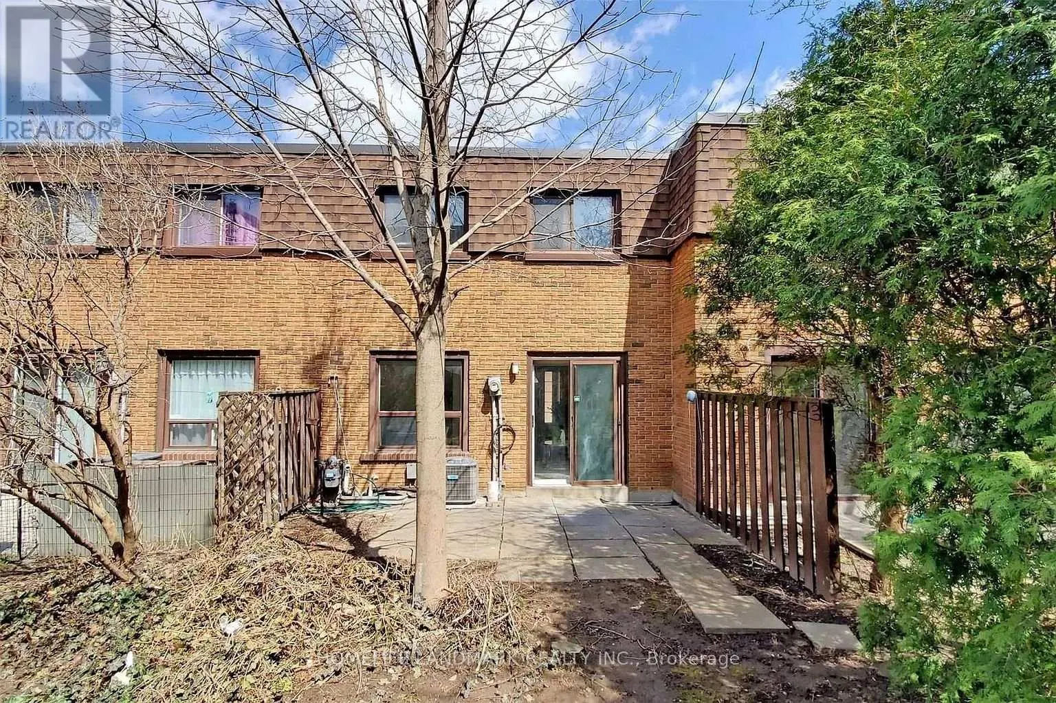 314 SPRUCEWOOD COURT