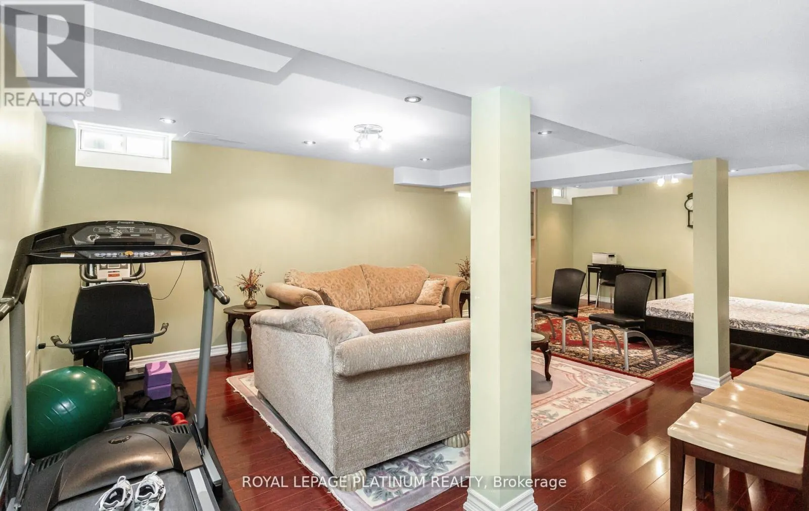 4 SKIPPERHILL CRESCENT