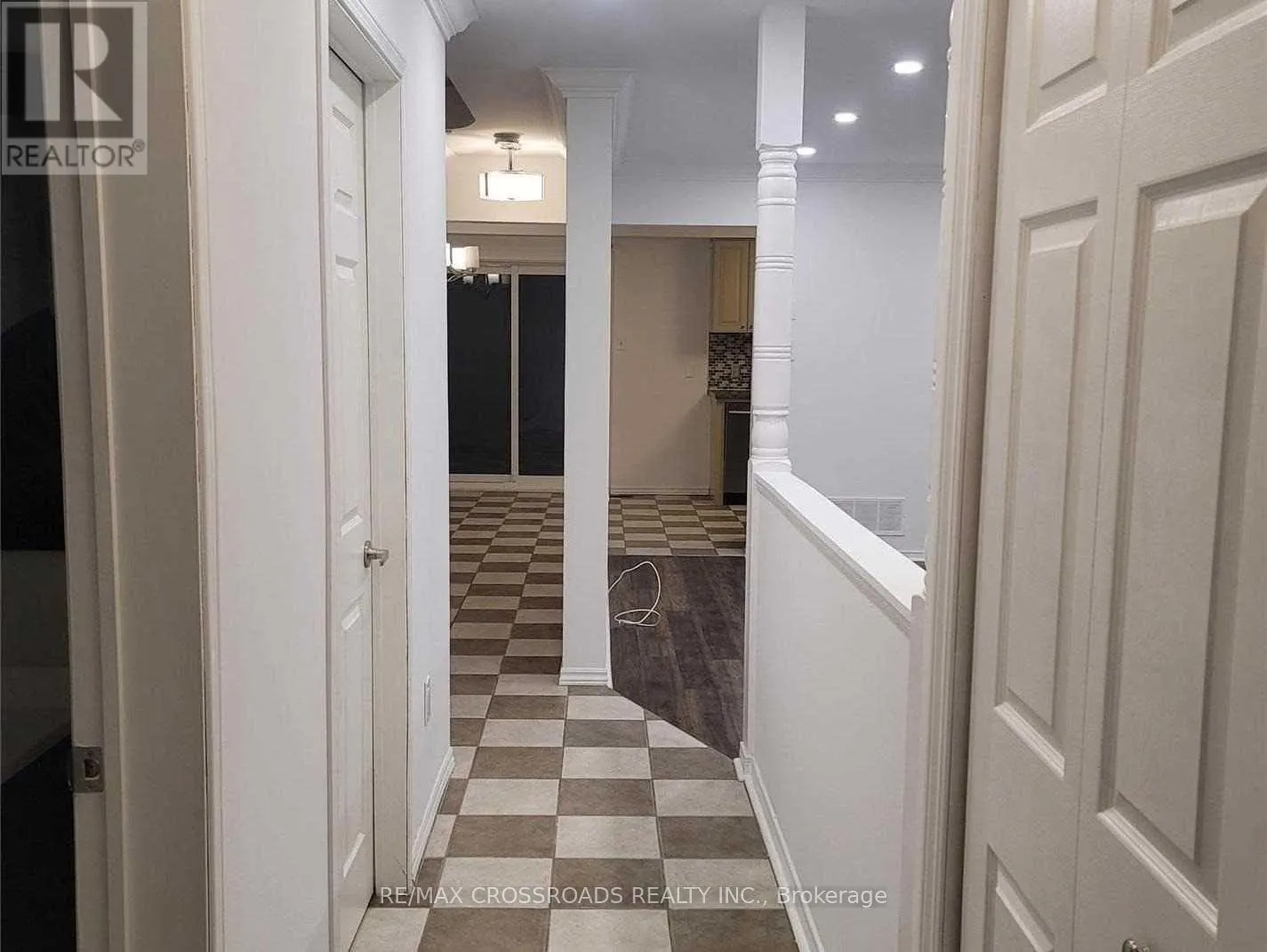 25 FRY CRESCENT