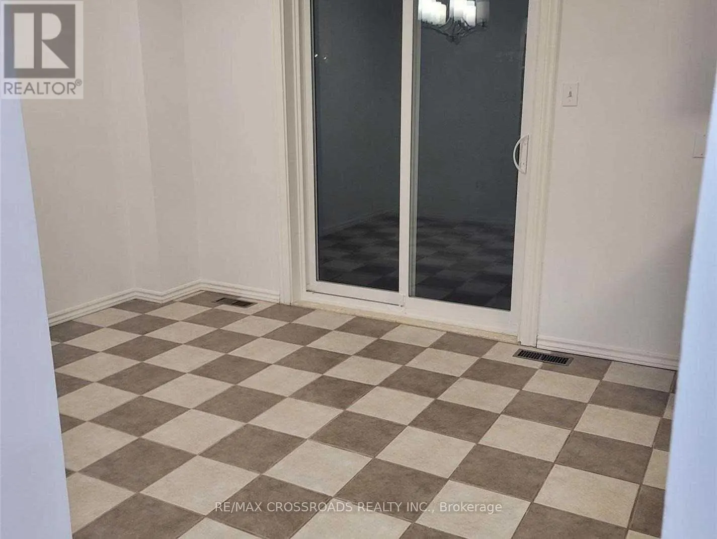 25 FRY CRESCENT