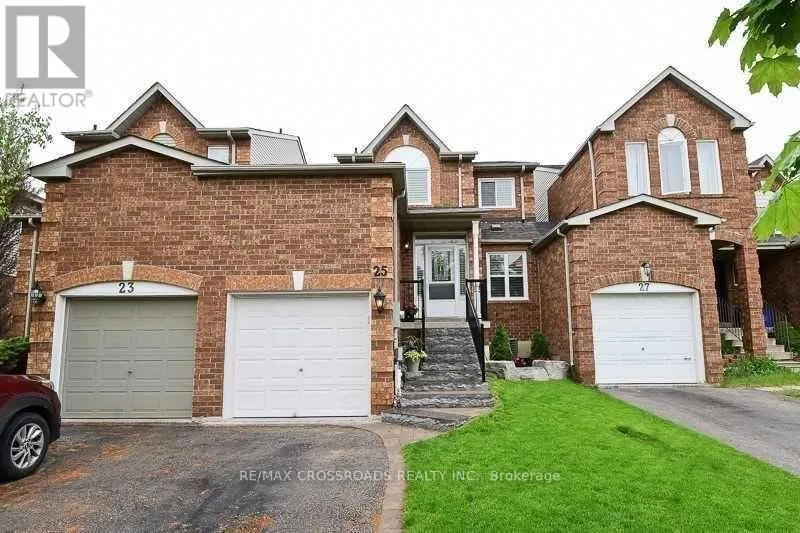 25 FRY CRESCENT