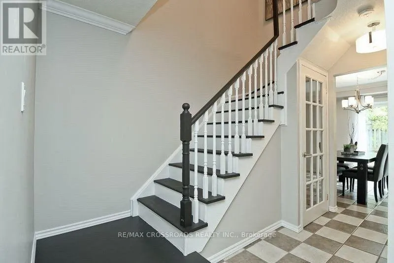 25 FRY CRESCENT