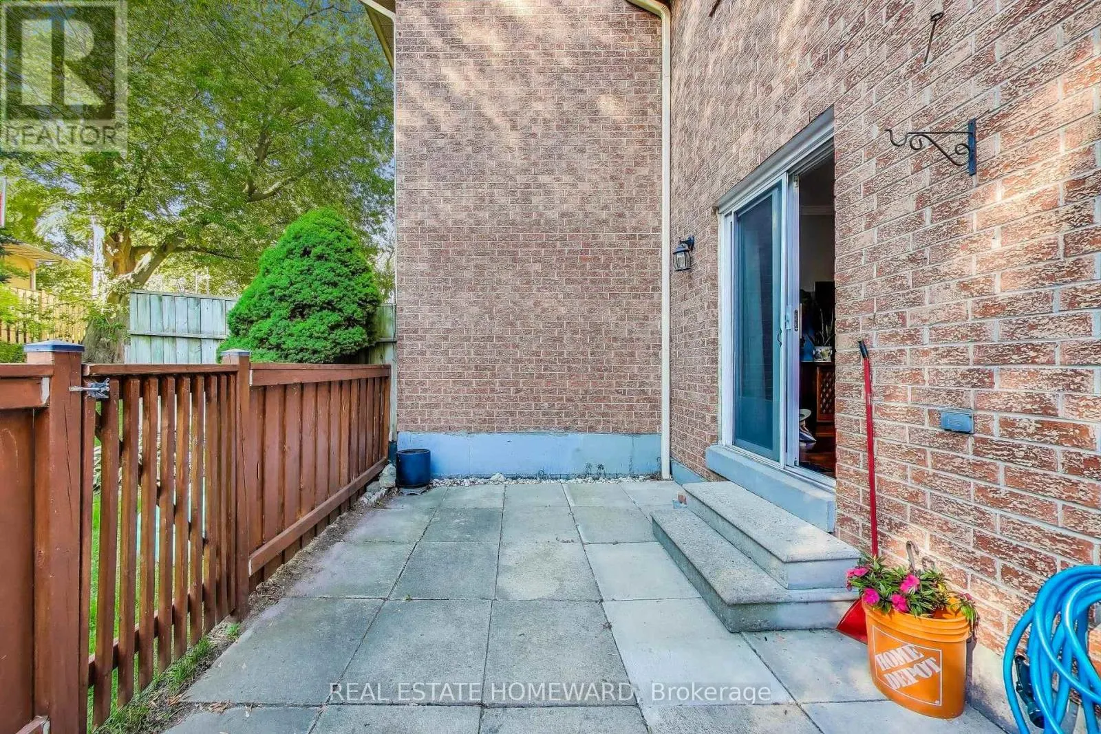 9 - 25 WHITECAP BOULEVARD