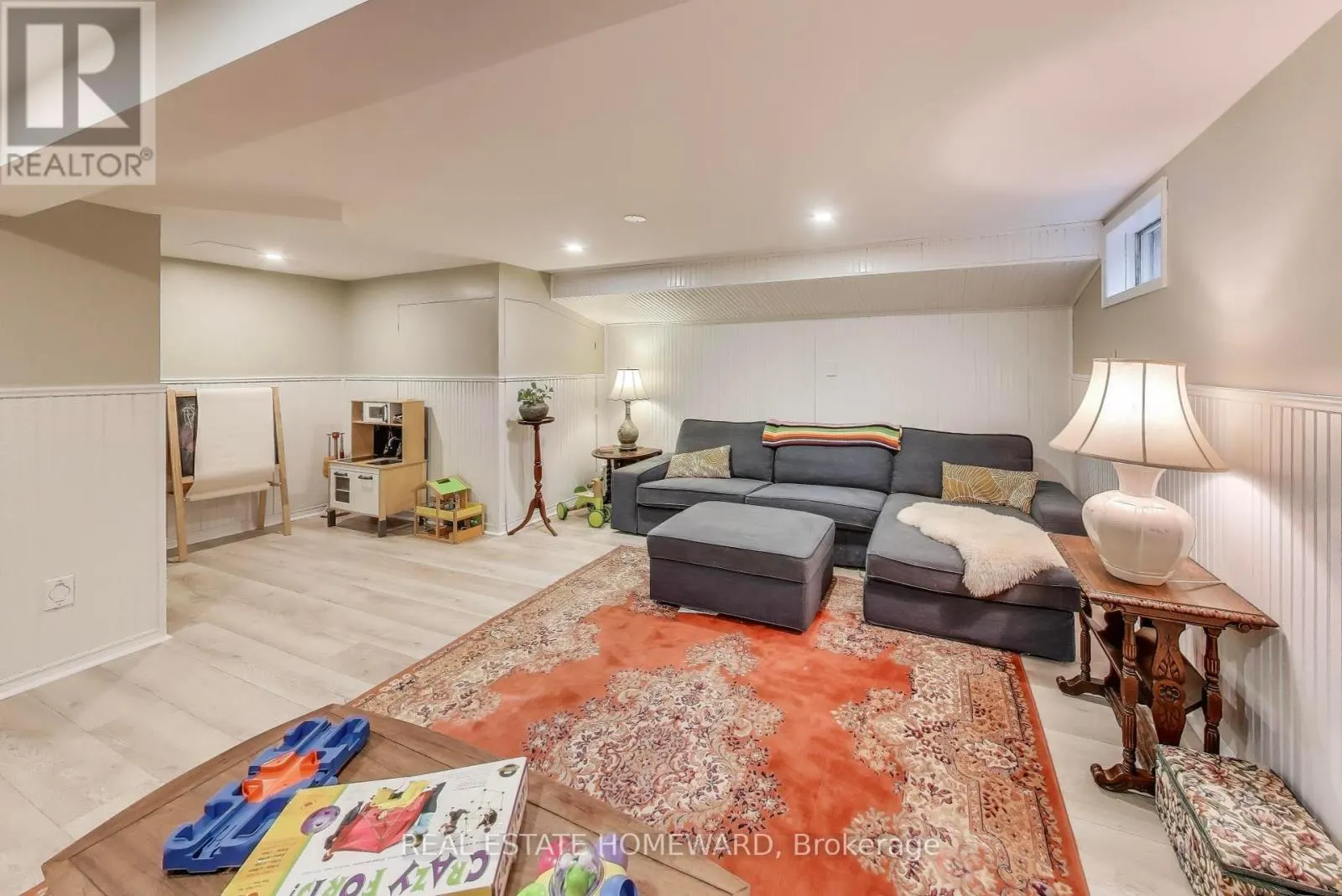 9 - 25 WHITECAP BOULEVARD