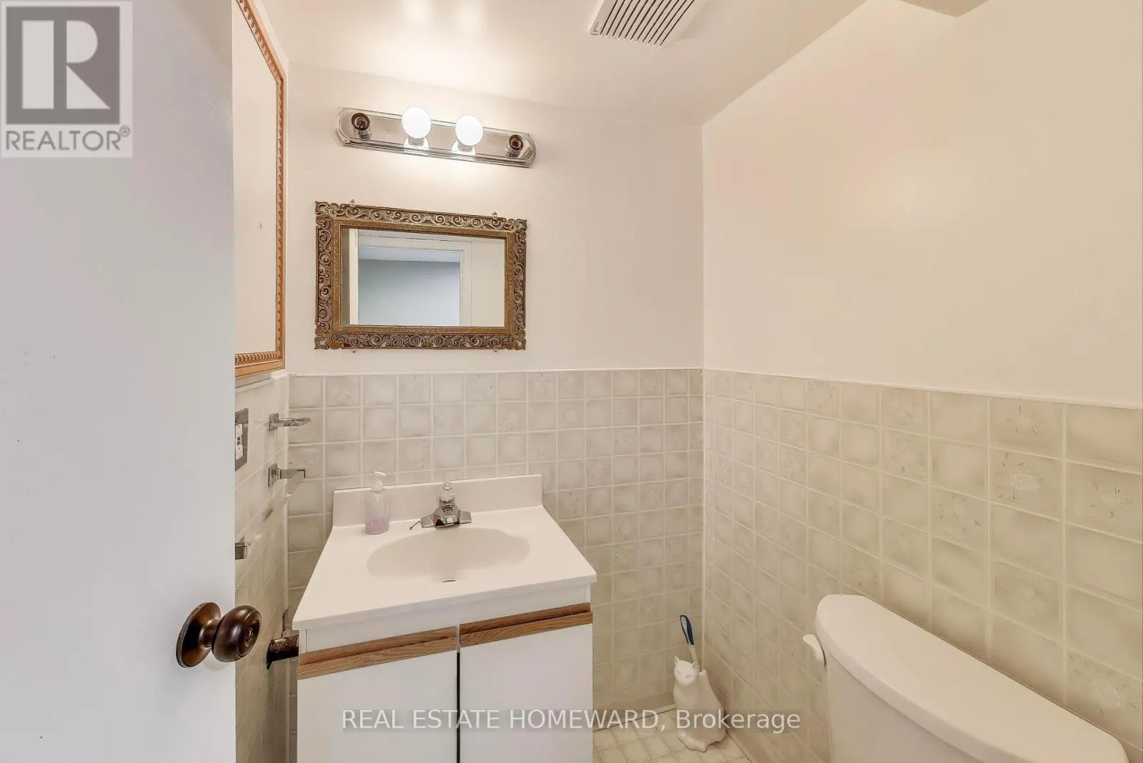 9 - 25 WHITECAP BOULEVARD