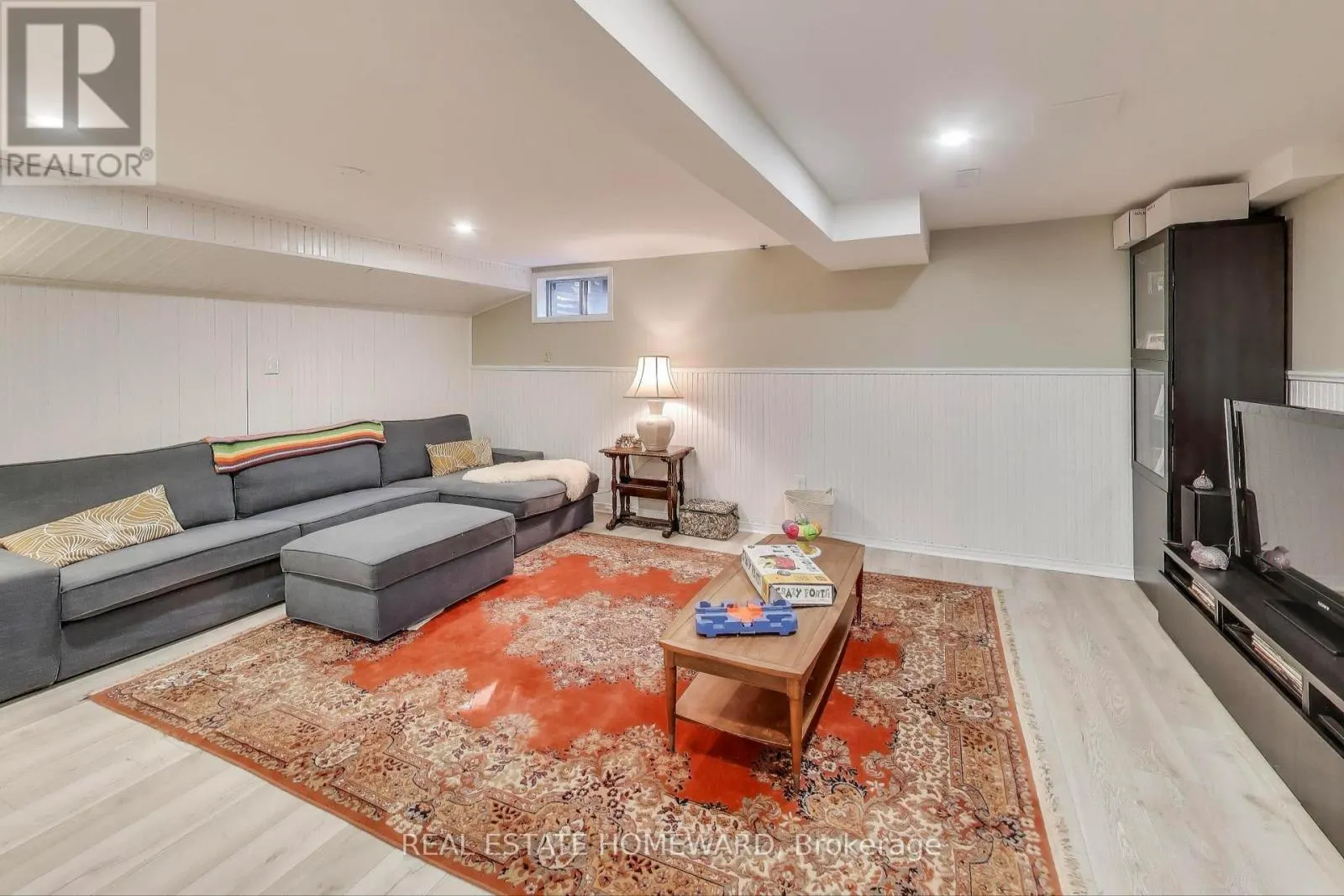 9 - 25 WHITECAP BOULEVARD