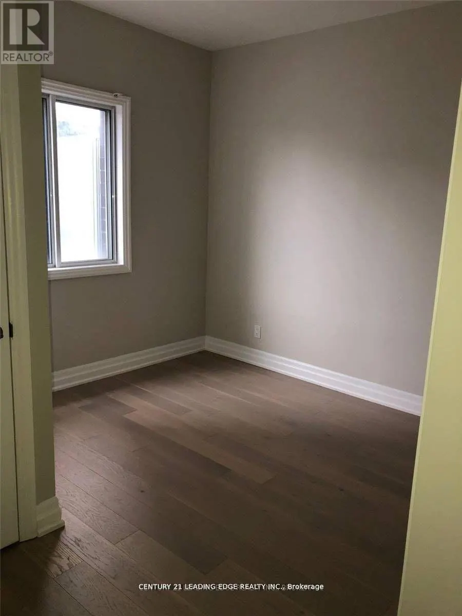 302 - 44 BOND STREET W