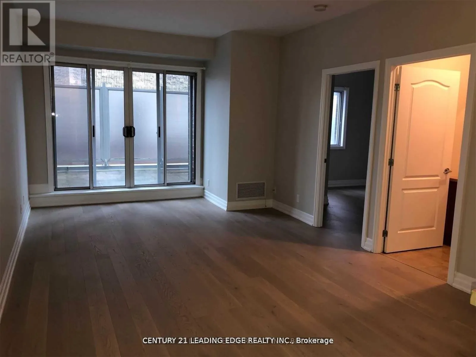302 - 44 BOND STREET W