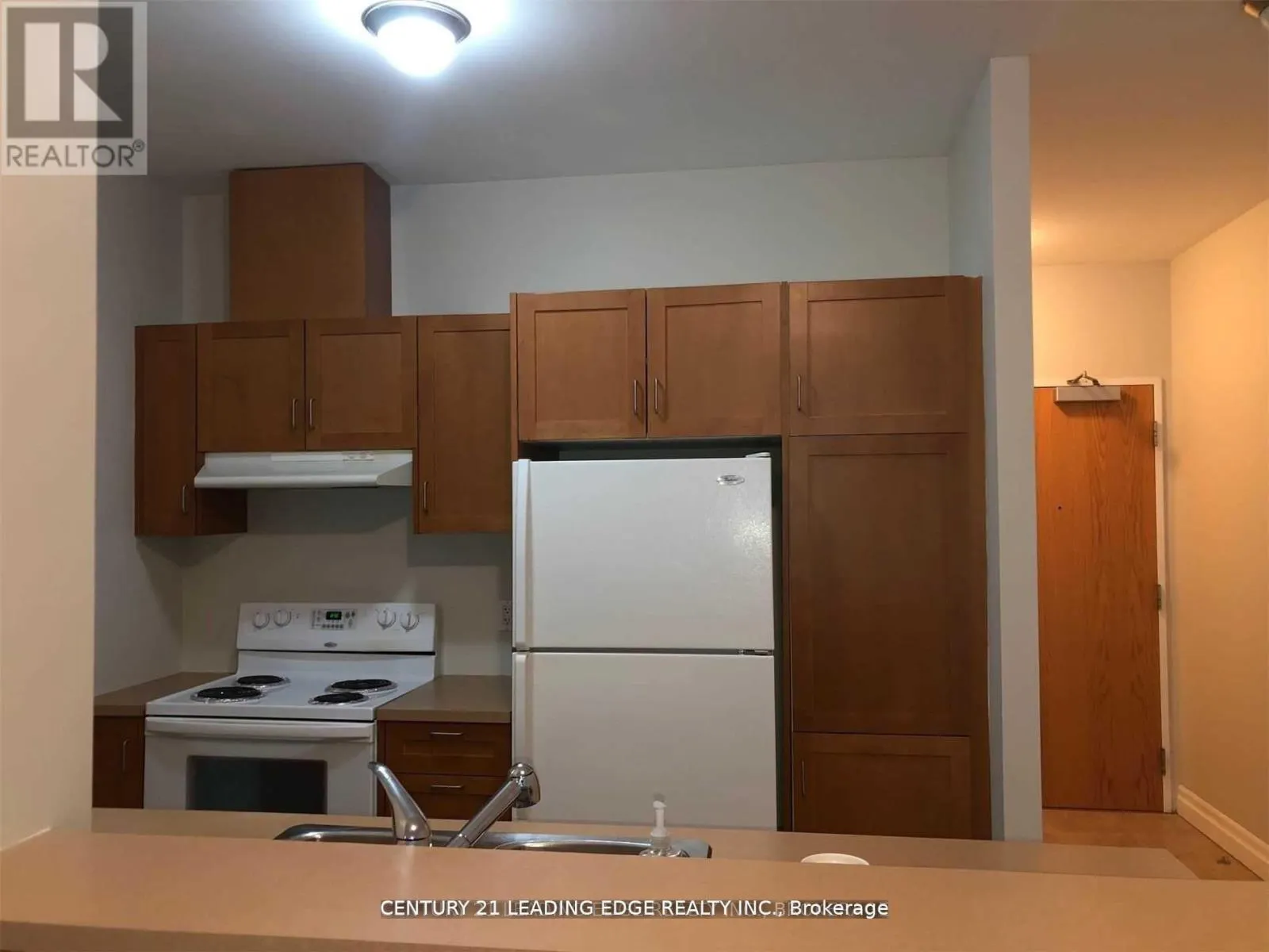 302 - 44 BOND STREET W