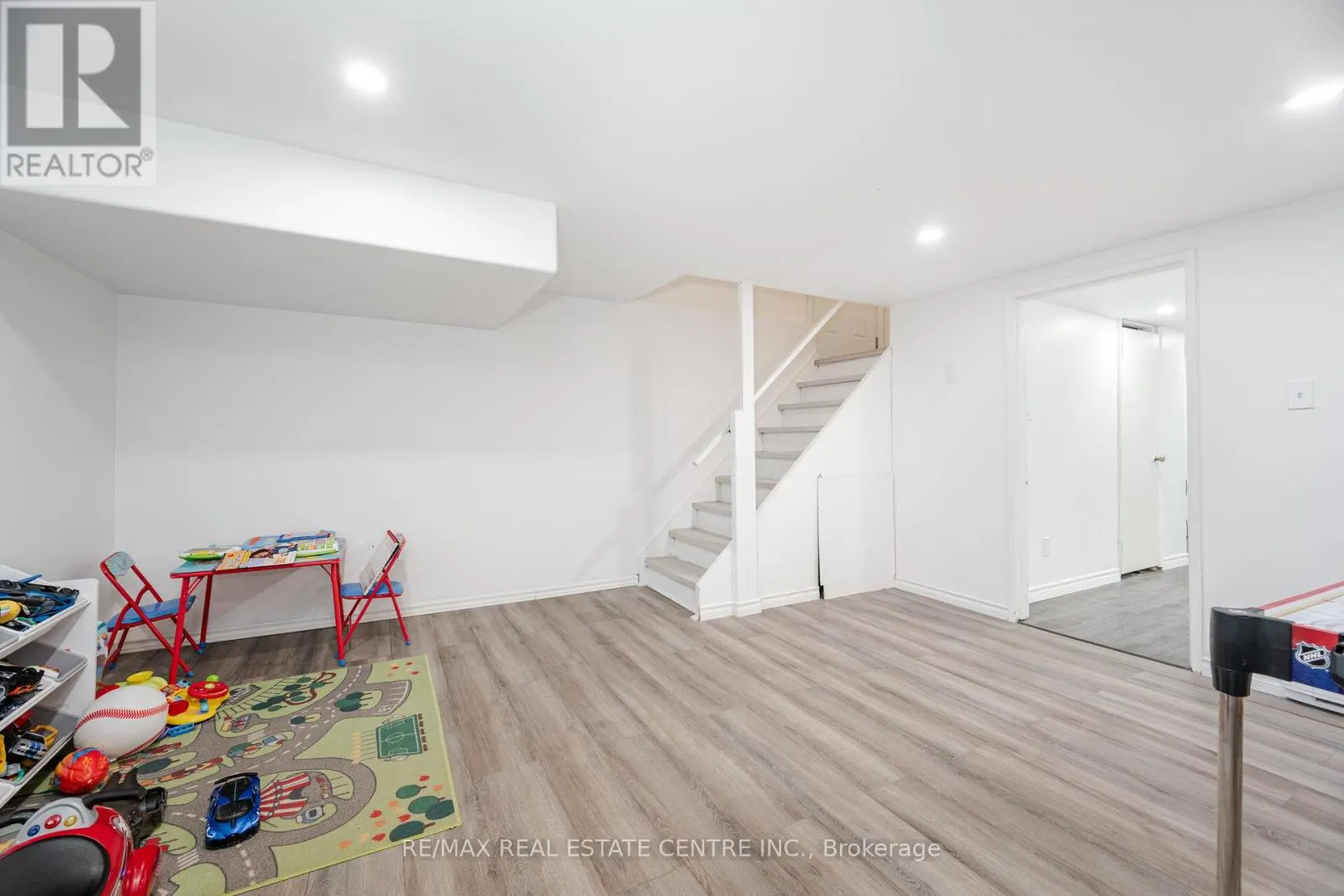 244 KINMOUNT CRESCENT