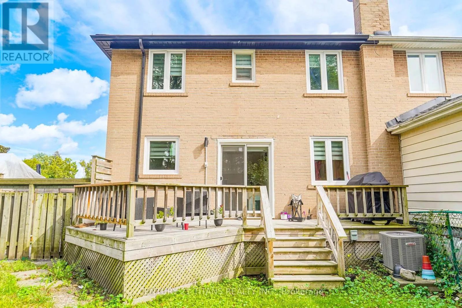 42 PIXLEY CRESCENT