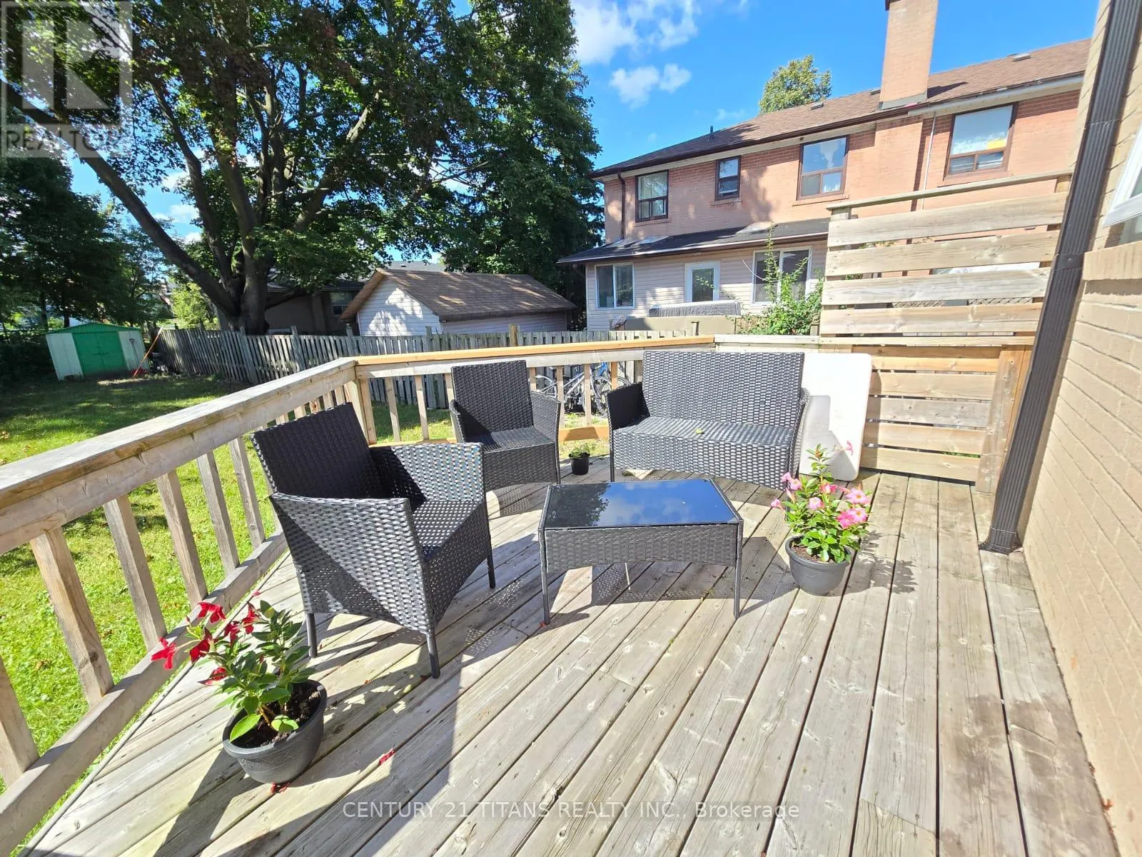 42 PIXLEY CRESCENT