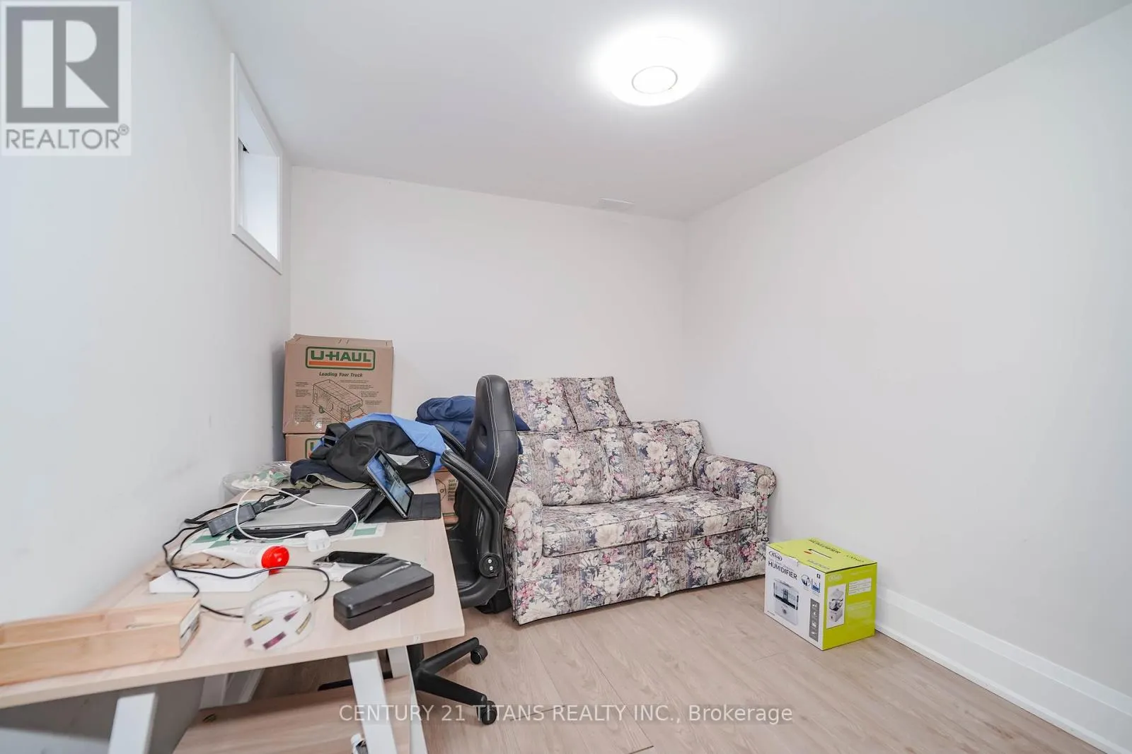 42 PIXLEY CRESCENT