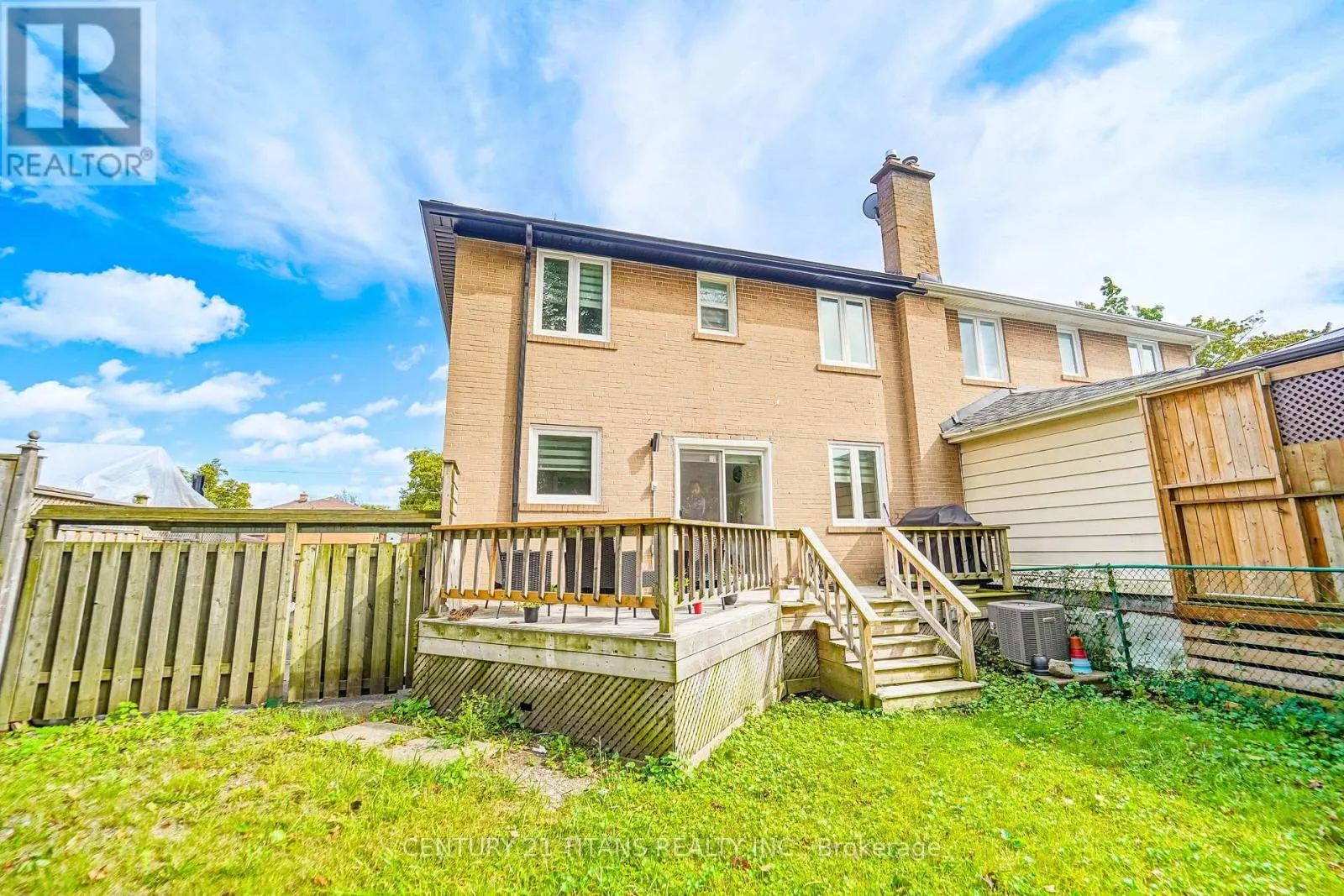 42 PIXLEY CRESCENT