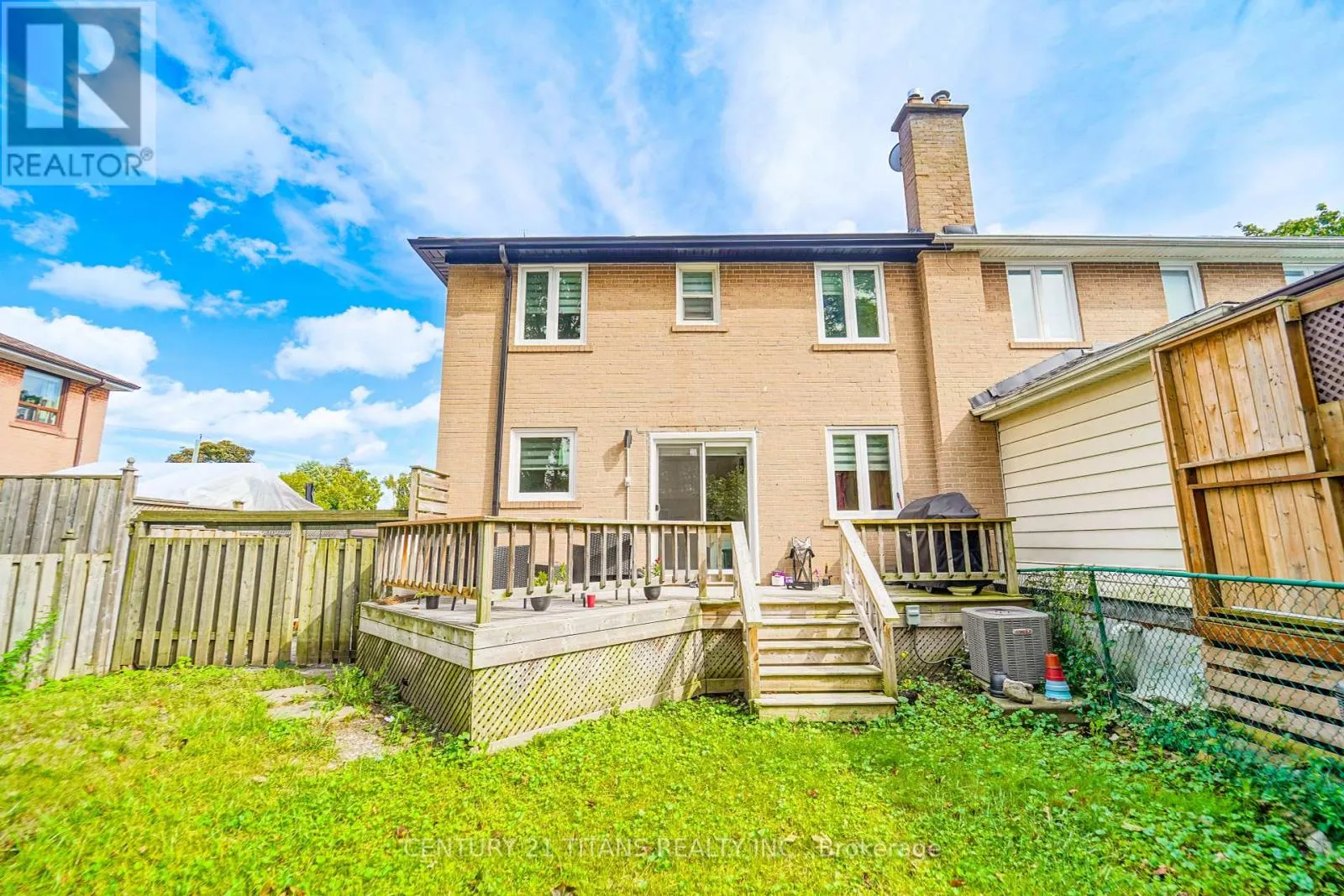 42 PIXLEY CRESCENT