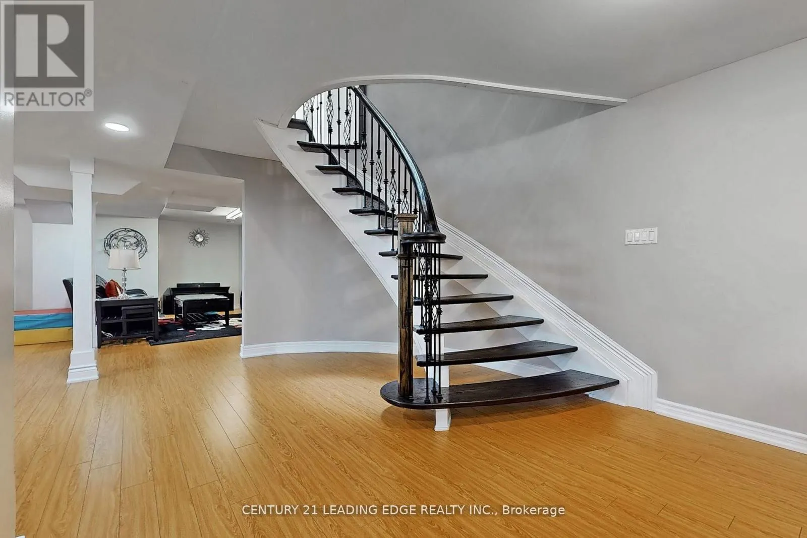 10 ROBERSON DRIVE