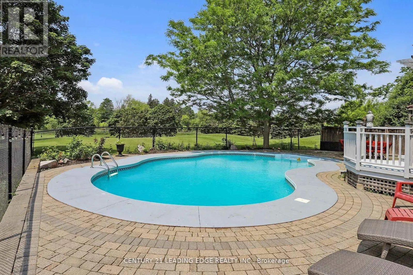 10 ROBERSON DRIVE